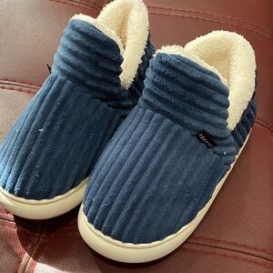 Women’s Navy Pluffi Slippers